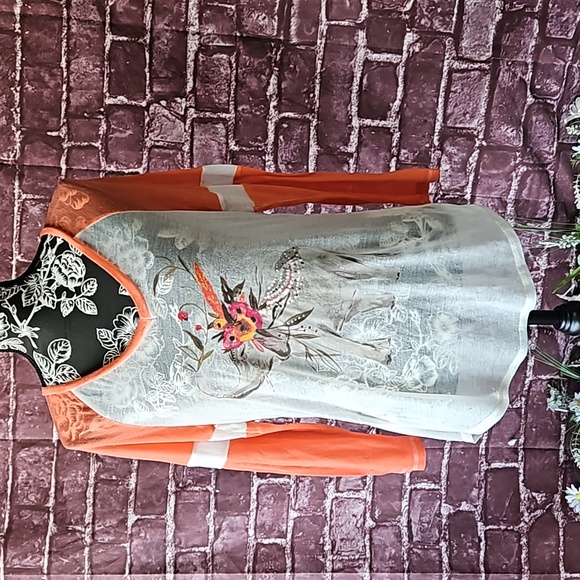 Almost Famous Super Soft Good Luck Elephant Baseball Style Top size med - Picture 1 of 9